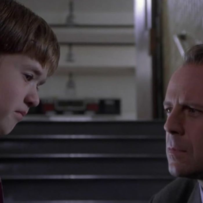 “El sexto sentido”: la película que llevó a Bruce Willis del héroe de acción al suspenso psicológico
