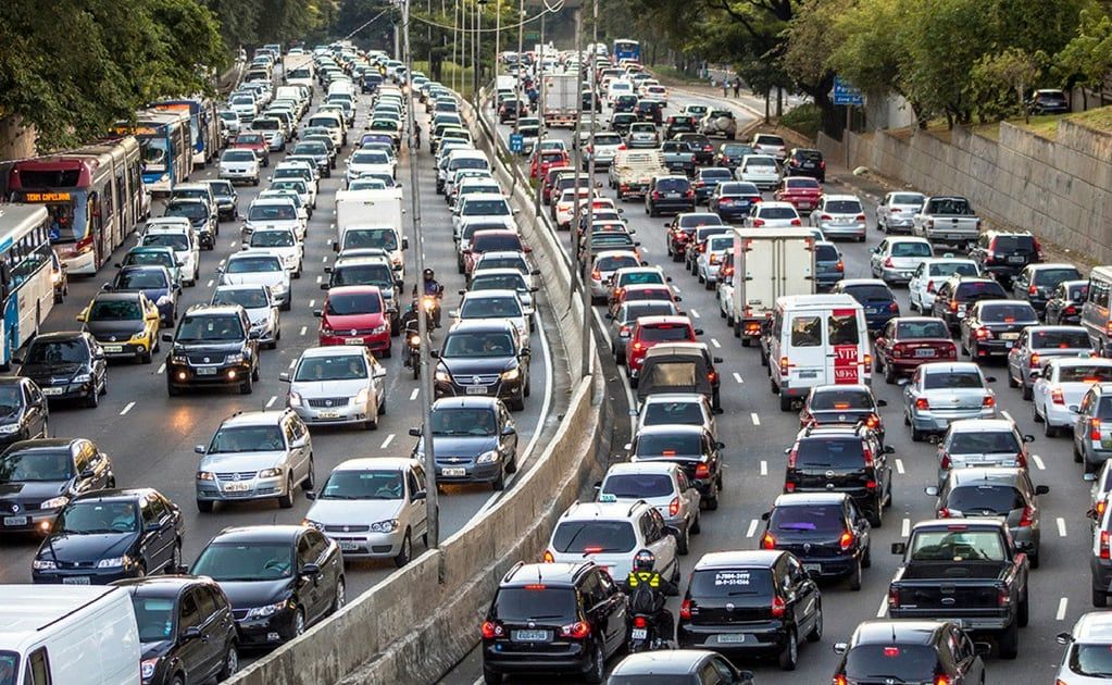 el-trafico-cuesta-a-cada-mexicano-111-horas-y-5-mil-645-pesos-al-ano