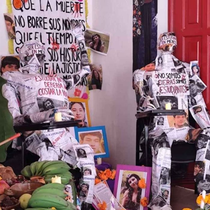 Erigen ofrenda con rostros de siete estudiantes de la UAEM asesinados en Morelos