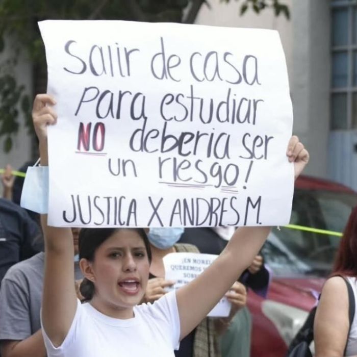 Estudiantes de la UAEM marchan en Cuernavaca para exigir justicia por compañeros asesinados