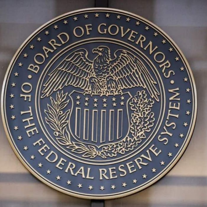Fed mantiene sin cambios su tasa de interés y la deja entre 3.75% y 4%