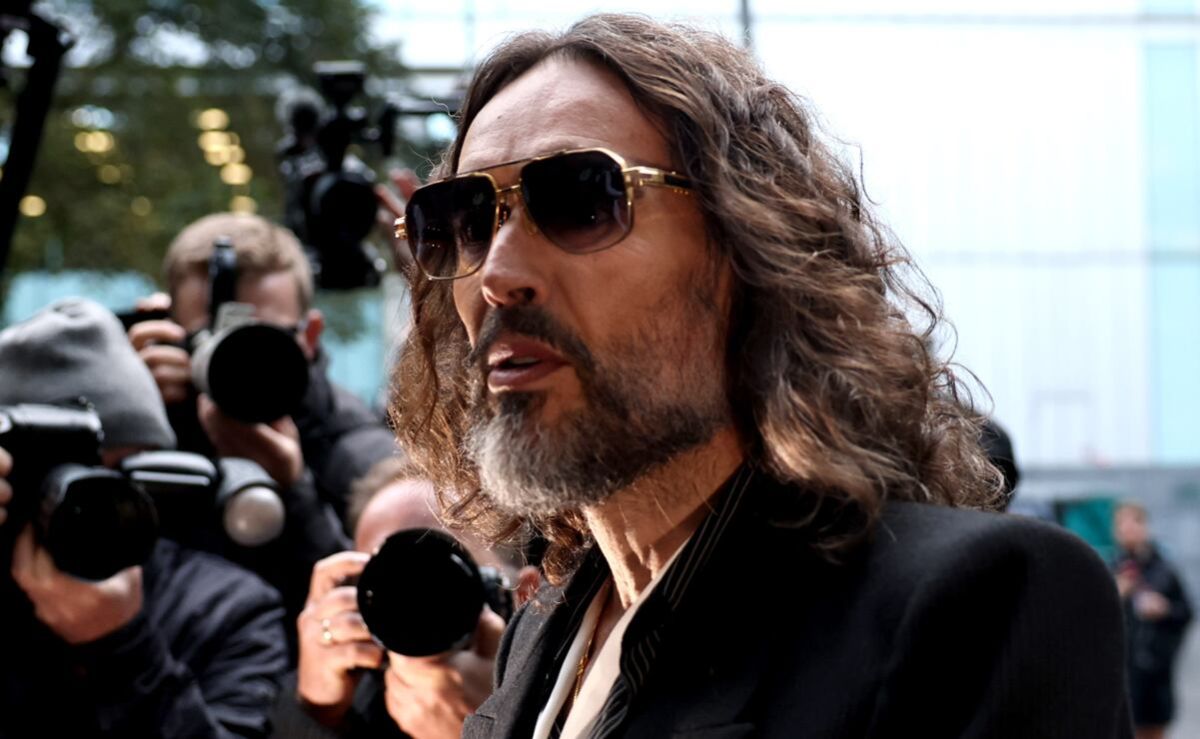 fiscalia-britanica-acusa-a-russell-brand-de-ser-un-depredador-sexual-durante-el-inicio-del-juicio