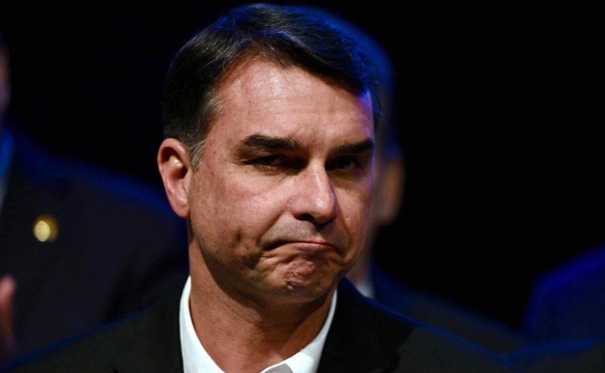 flavio-bolsonaro-afirma-que-la-justicia-brasilena-le-pidio-entregar-su-pasaporte-tras-perder-las-elecciones