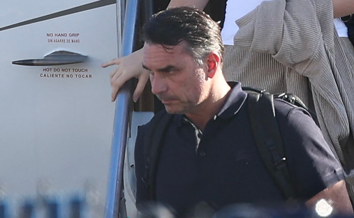 flavio-bolsonaro-se-declara-verdadero-presidente-electo-de-brasil-tras-llegar-a-miami