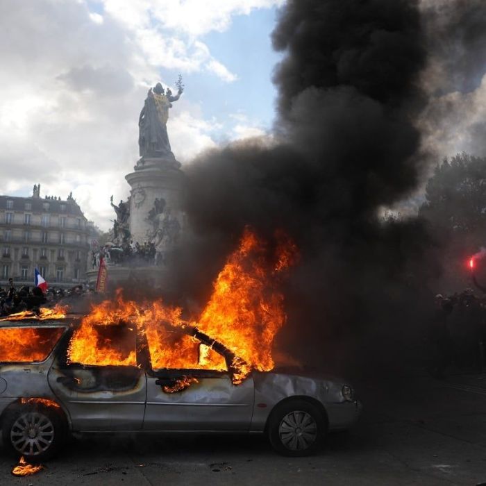 Francia anuncia toques de queda parciales tras disturbios y saqueos