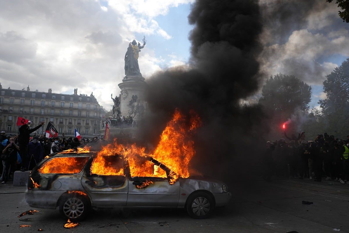 francia-anuncia-toques-de-queda-parciales-tras-disturbios-y-saqueos