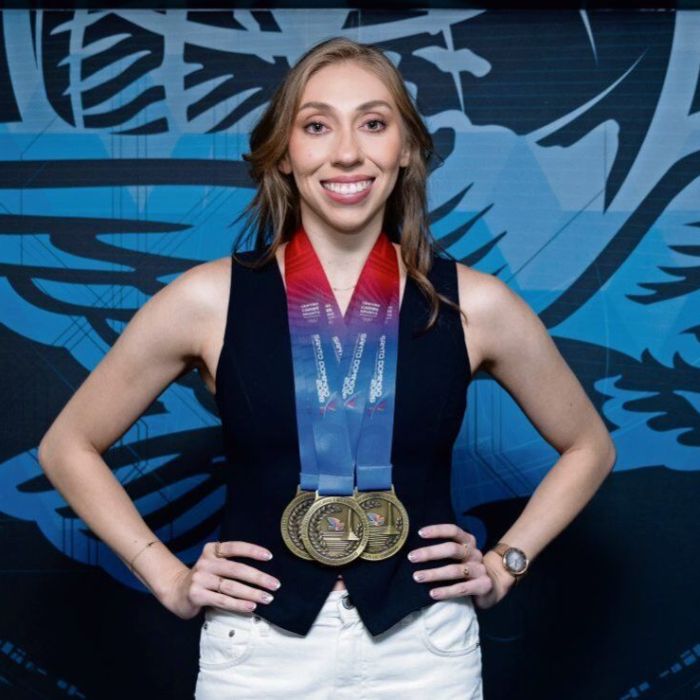 Glenda Inzunza inspira a niñas que sueñan con llegar a la natación artística