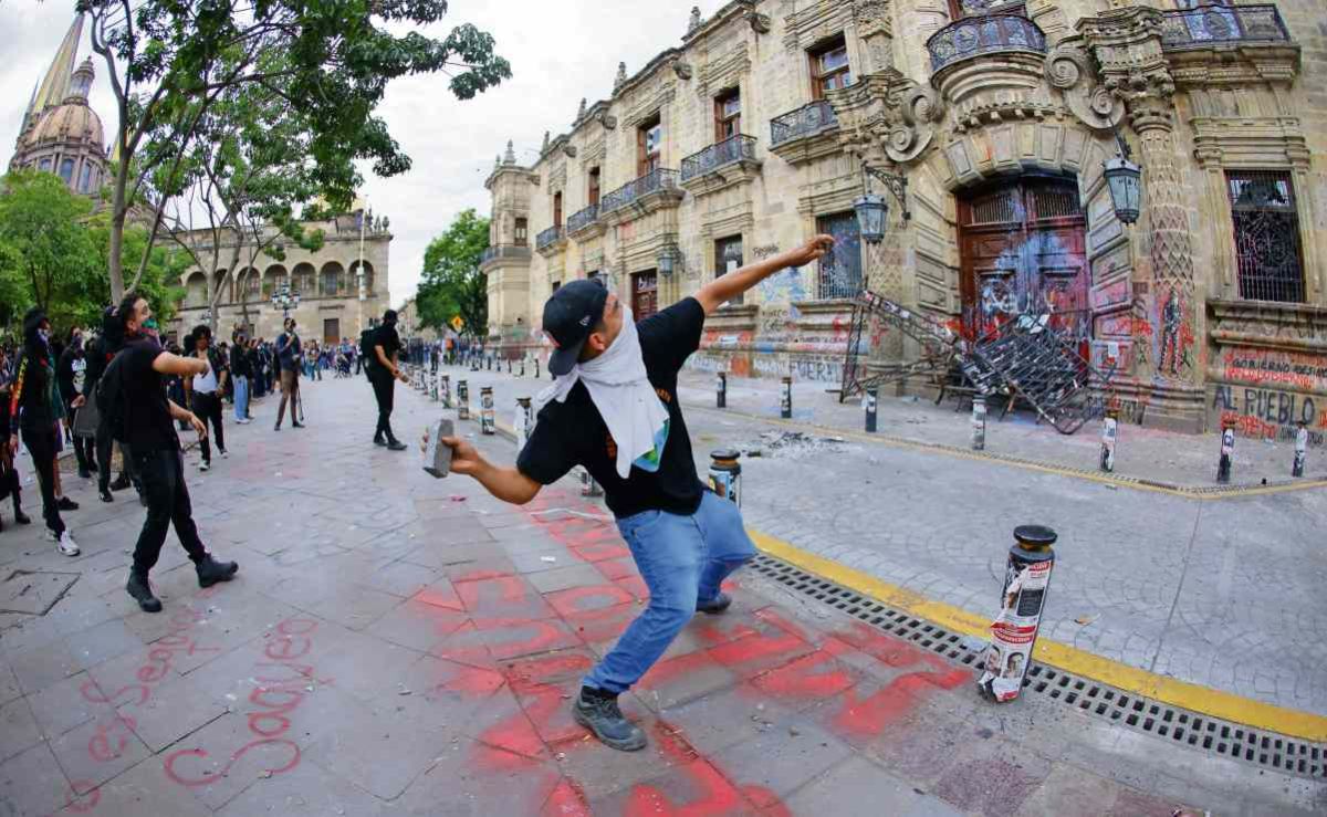 gobierno-de-jalisco-justifica-ausencia-de-policias-durante-marcha-por-agua-limpia