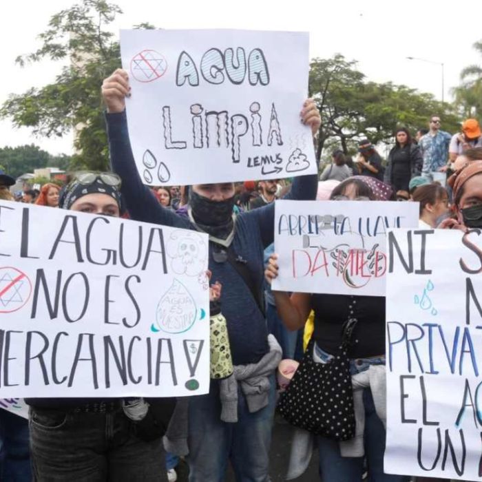 Gobierno de Jalisco reporta 39 detenidos y 59 personas heridas tras marcha por el agua