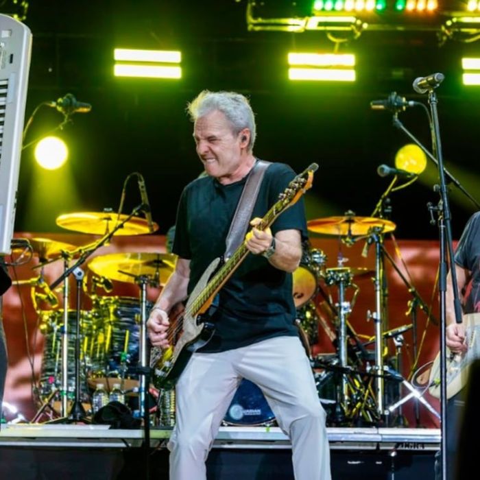 Hombres G llena de nostalgia el Auditorio Nacional y anuncia documental por sus 40 años