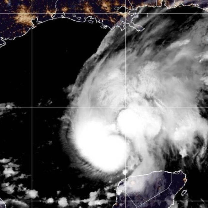 Huracán Isaías amenaza Florida, Alabama y Mississippi con vientos y marejada ciclónica