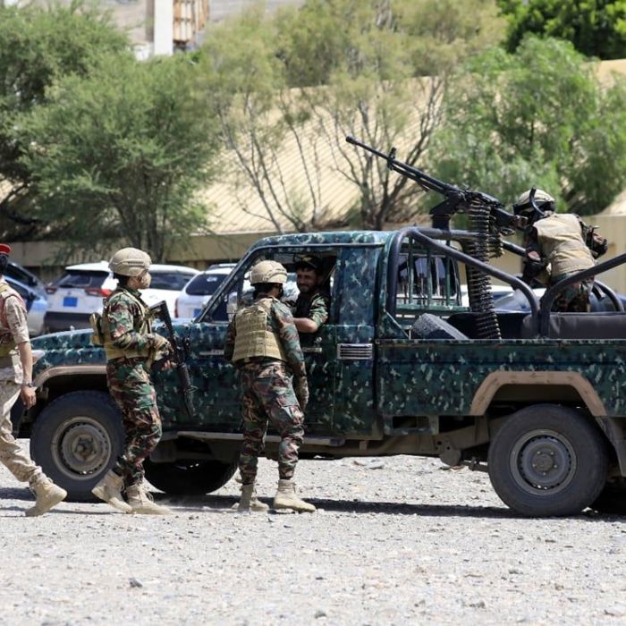 Hutíes reivindican ataque contra aeropuerto de Riad y una refinería de Aramco