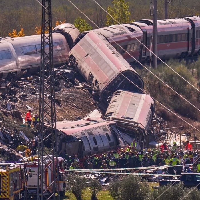 Investigan una posible orden errónea tras choque de trenes en España que dejó 68 muertos
