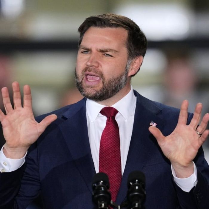 JD Vance afirma que cárteles ocultaban fentanilo en dulces para niños