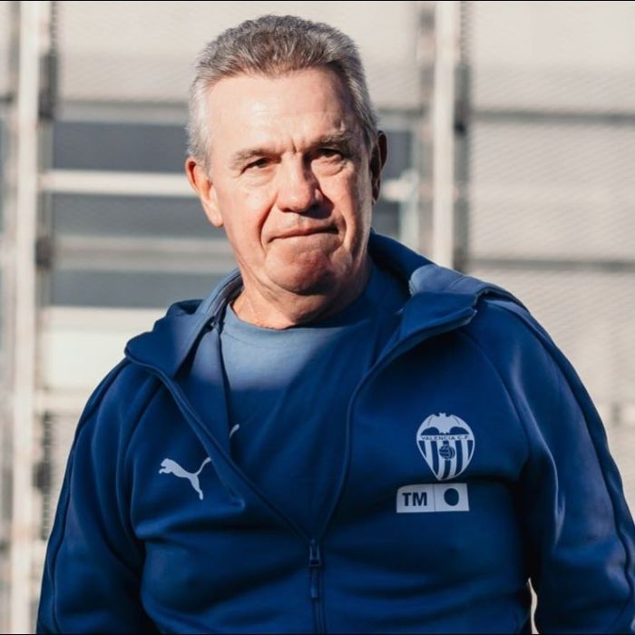 Javier Aguirre debuta con el Valencia ante el Racing con la misión de evitar el descenso