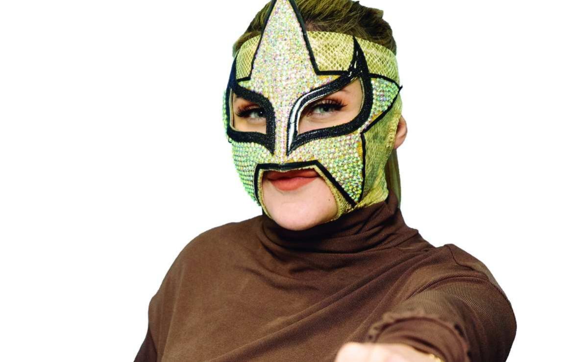 kira-encuentra-en-la-mascara-de-estrellita-lagunera-un-simbolo-de-identidad-e-inspiracion