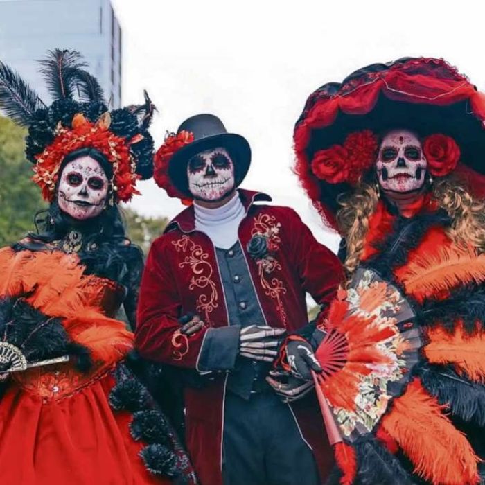 La Mega Procesión de las Catrinas reunió tradición, memoria y denuncia en la CDMX