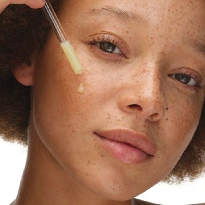 La Roche-Posay amplía su línea Mela B3 con el tratamiento facial Double Dose