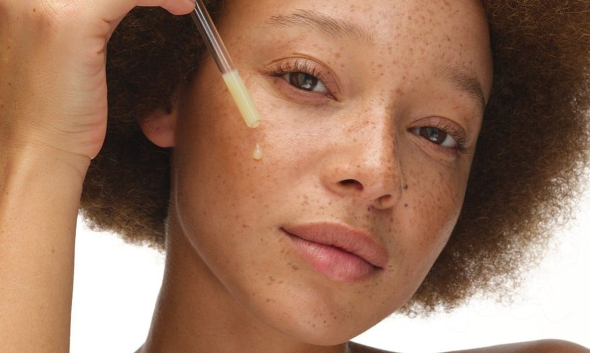 la-roche-posay-amplia-su-linea-mela-b3-con-el-tratamiento-facial-double-dose