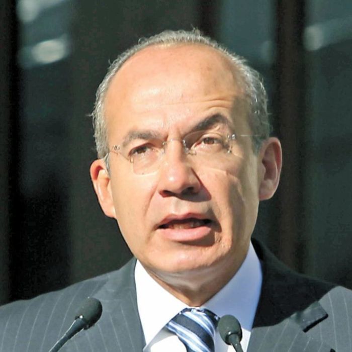“La estatua dice muy poco de mí”: Calderón responde a la decapitación de su figura en Los Pinos