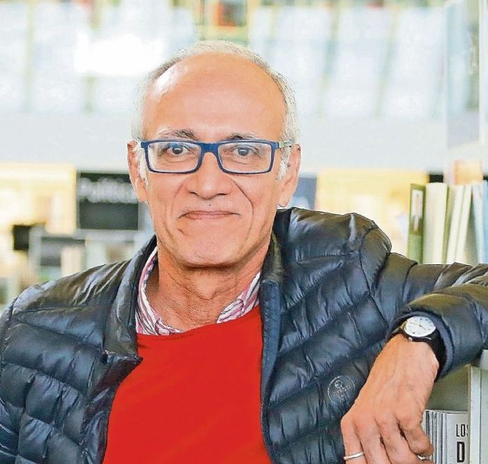 Lecciones luminosas en un Informe negro, novela de Francisco Hinojosa