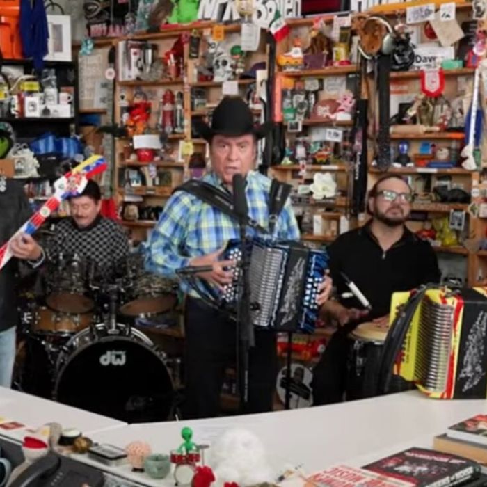 Los Tigres del Norte llevan su mensaje migrante al Tiny Desk con “Somos más americanos”