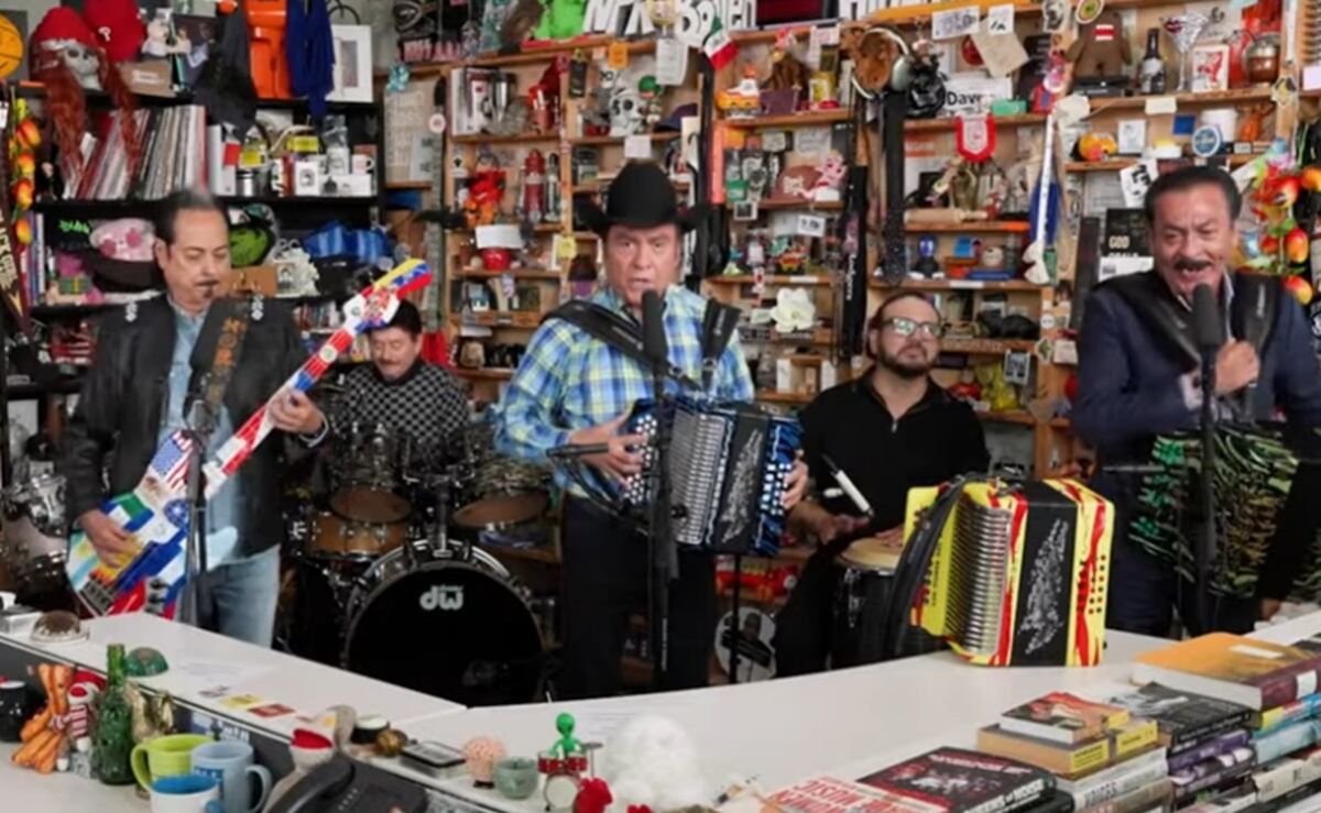los-tigres-del-norte-llevan-su-mensaje-migrante-al-tiny-desk-con-somos-mas-americanos