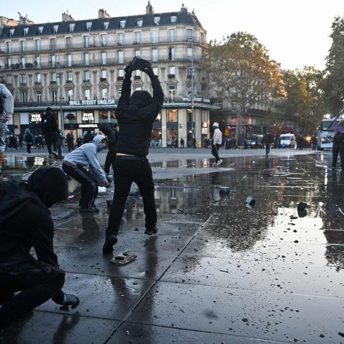 Macron alista mensaje a la nación tras protestas que dejaron mil 800 detenidos en Francia