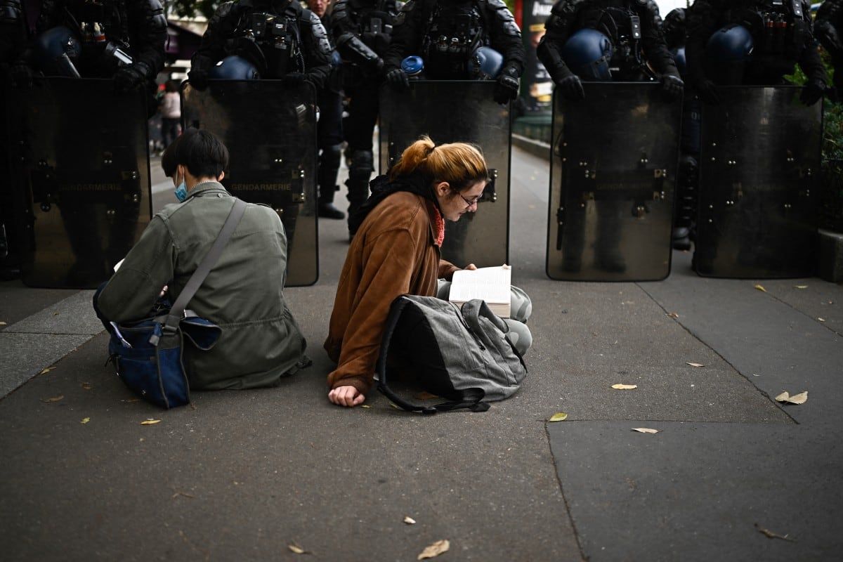 macron-prohibe-las-protestas-no-sindicales-en-francia-tras-los-disturbios-del-17-de-octubre