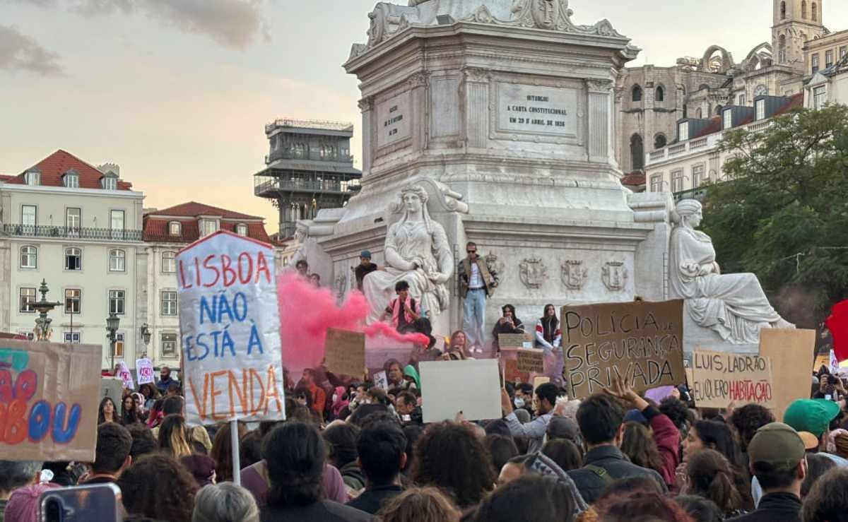 manifestantes-de-lisboa-votan-por-retomar-el-miercoles-la-acampada-por-la-vivienda