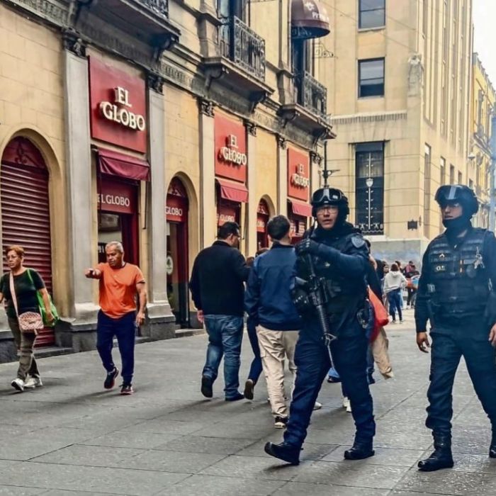 Mantienen vigilancia policial en la calle Motolinía tras agresión a elementos de la SSC