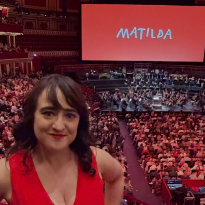 Mara Wilson y Danny DeVito se reúnen por los 30 años de “Matilda”