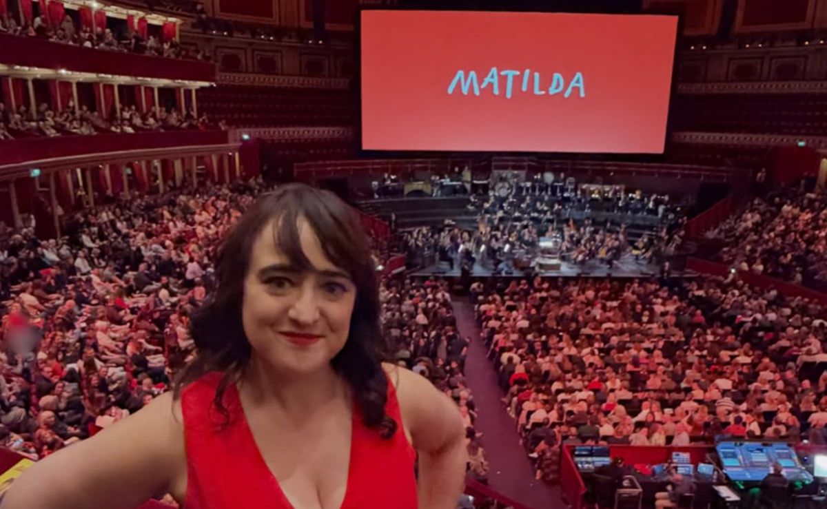 mara-wilson-y-danny-devito-se-reunen-por-los-30-anos-de-matilda