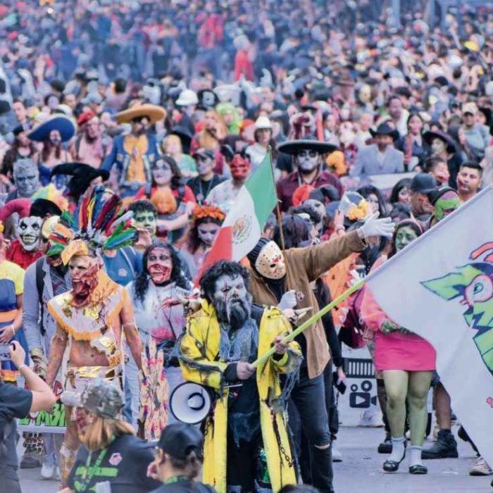 Marcha Zombie reúne a miles en el Centro de la Ciudad de México