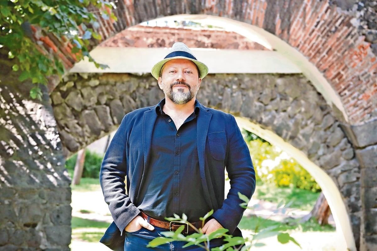 martin-solares-convierte-la-vida-de-edward-james-en-una-novela-ambientada-en-las-pozas