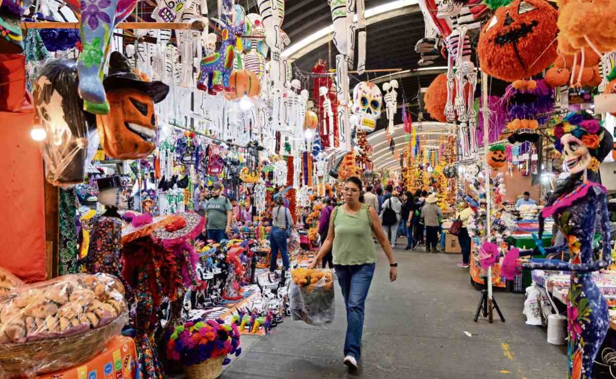 mercado-de-jamaica-ofrece-calaveritas-flores-y-dulces-para-las-ofrendas-de-dia-de-muertos