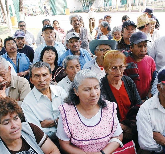 México envejece: aumentan los adultos mayores y crecen los retos de soledad, discapacidad y pensiones