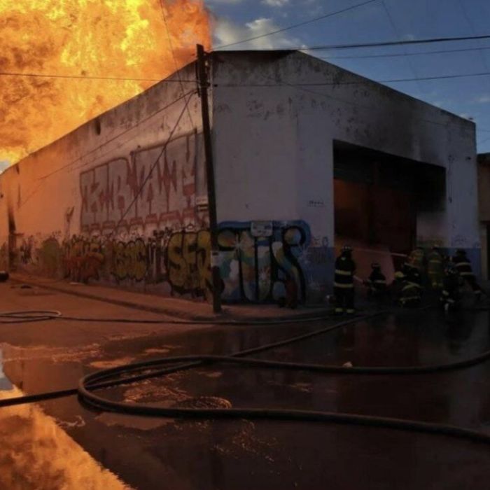 Muere vocalista de “Bronco y su Banda” tras explosión en una bodega de solventes en León