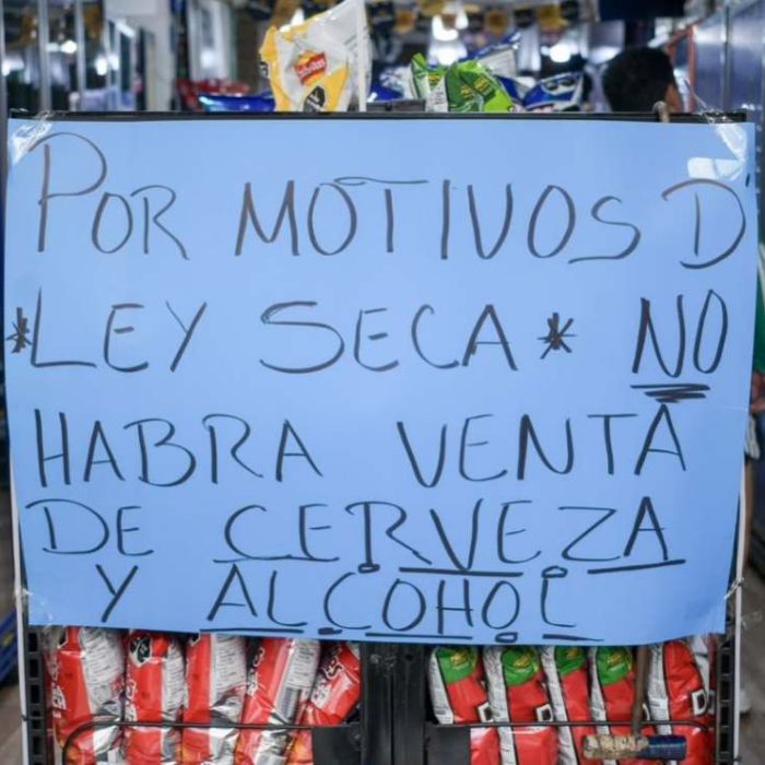Nayarit aplica ley seca por el avance del huracán Simón