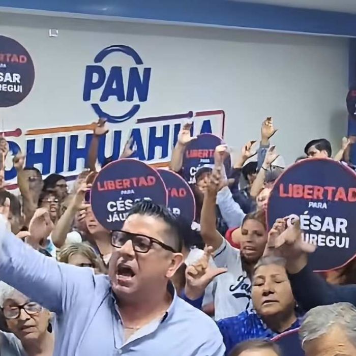 Panistas se manifiestan en Chihuahua en apoyo a César Jáuregui