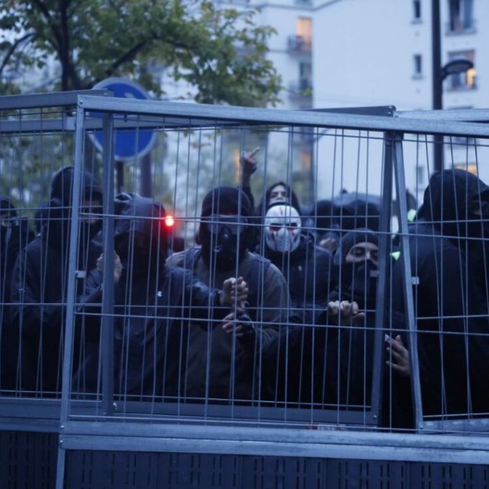 París decreta toque de queda en zonas del centro ante protestas y festejos de Halloween
