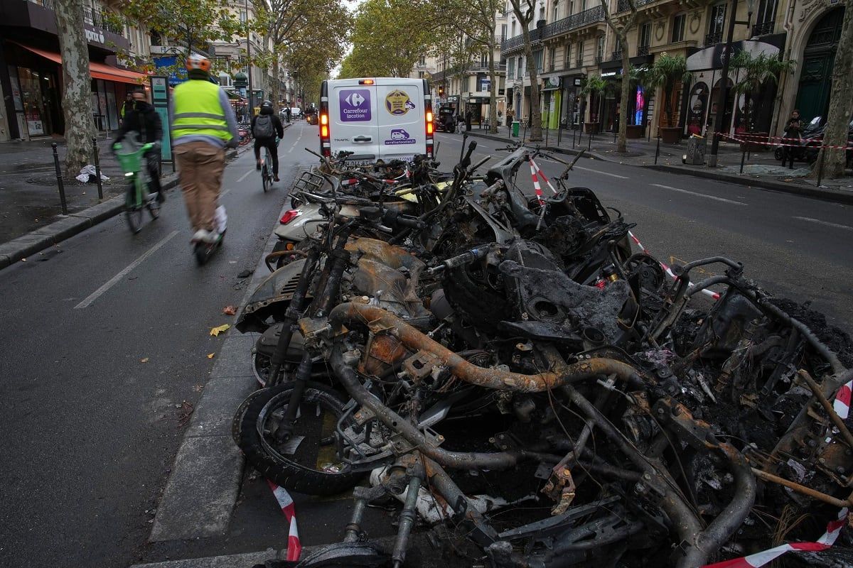 paris-mantiene-toque-de-queda-en-zonas-afectadas-por-disturbios