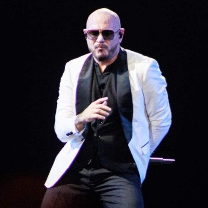 Pitbull lanza “PITCOIN”, un álbum de 24 canciones con Enrique Iglesias, KISS y Bon Jovi