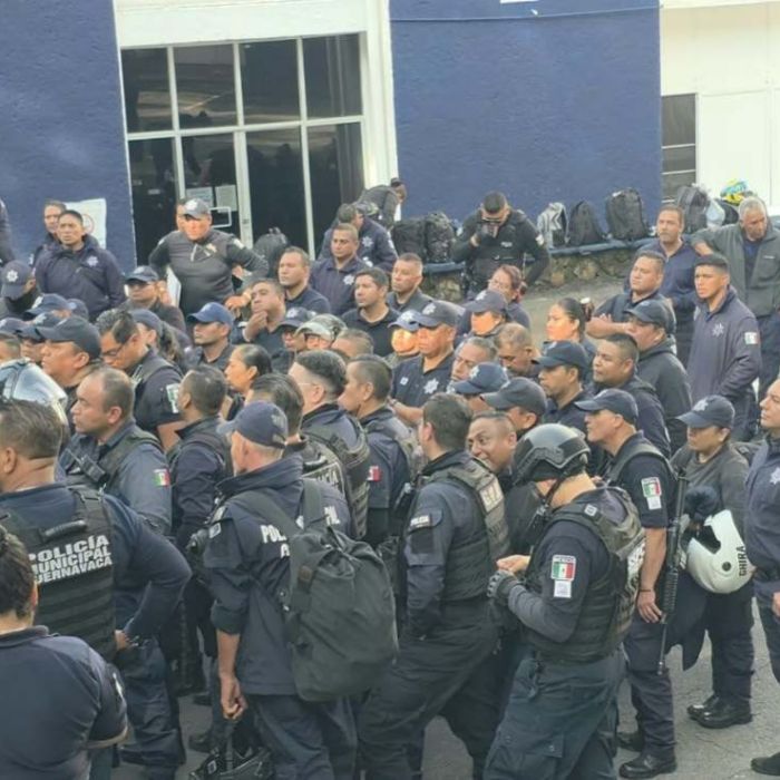 Policías de Cuernavaca cumplen 10 horas en paro por aumento salarial y mejores condiciones