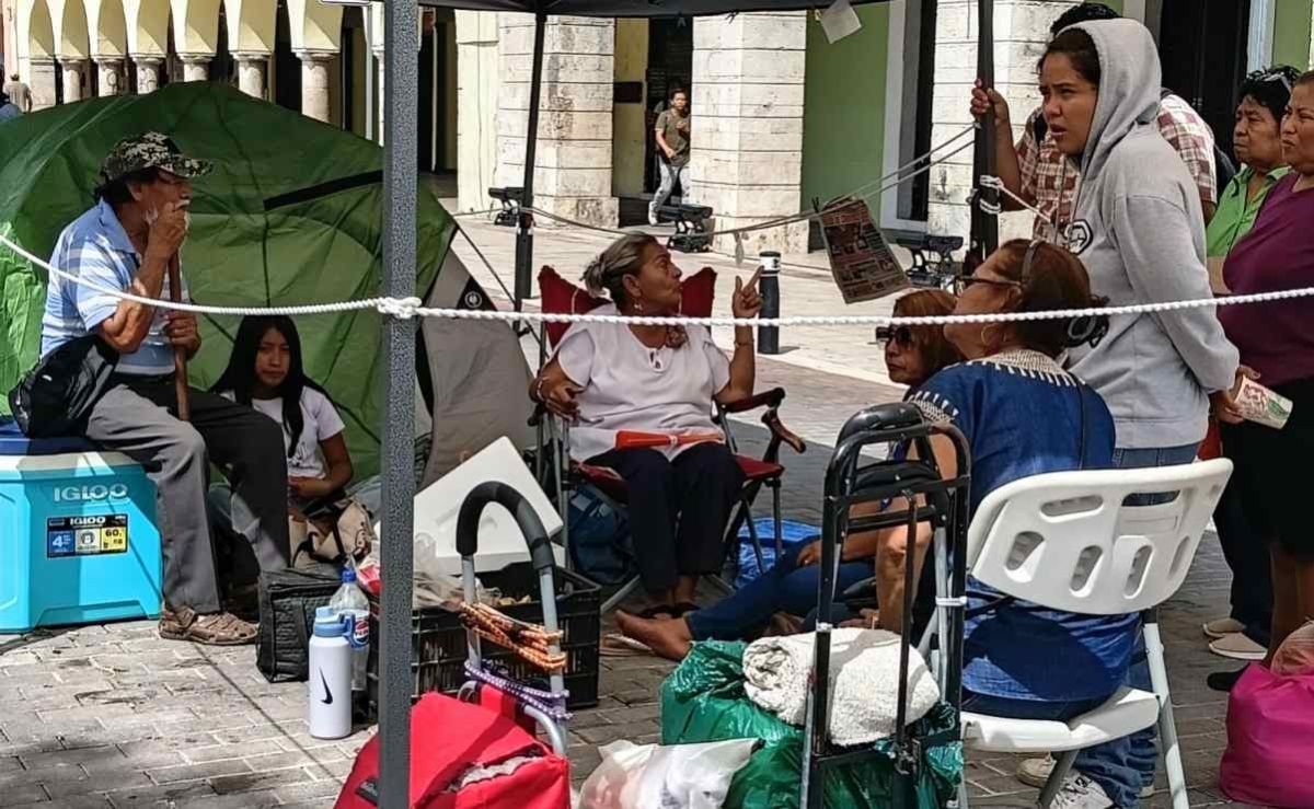 por-motivos-de-salud-josefina-ramos-retira-planton-frente-al-palacio-de-gobierno-en-merida