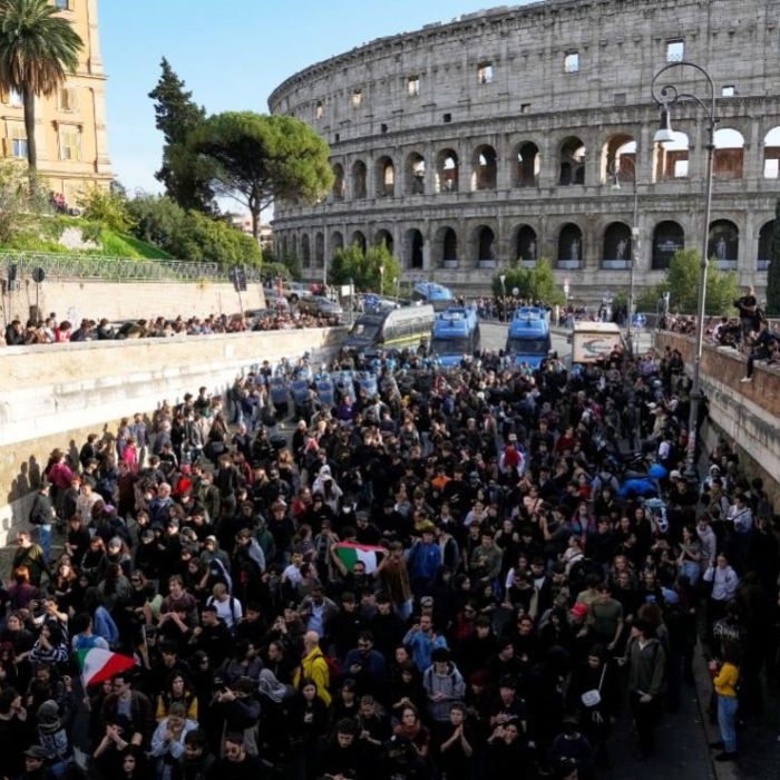 Protestas en Europa dejan enfrentamientos entre manifestantes y policías en cuatro países