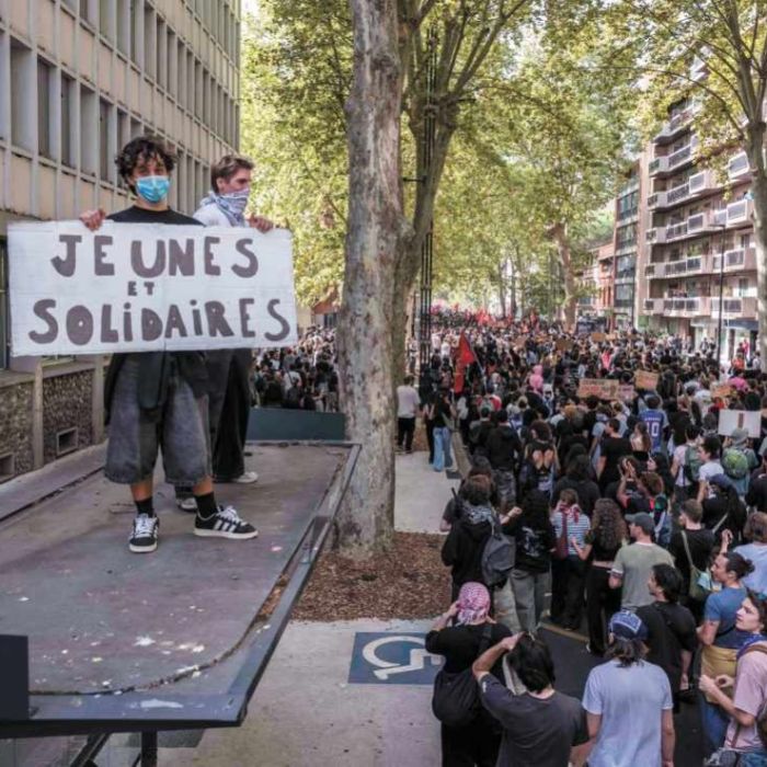 Protestas estudiantiles movilizan a cientos de miles en Francia por mejoras educativas