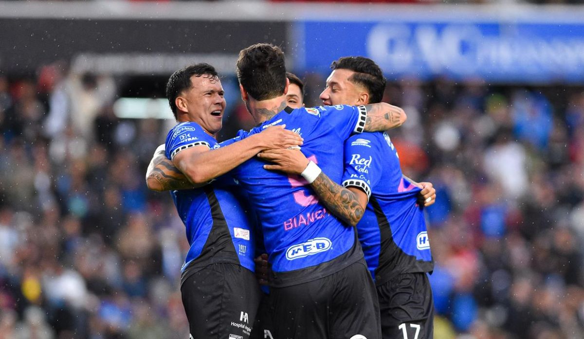 queretaro-vence-2-0-al-atlante-y-suma-su-sexta-victoria-del-apertura-2026