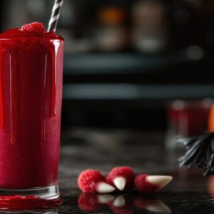 Recetas fáciles y terroríficas para Halloween: prepara un shake sangriento y ojos de monstruo