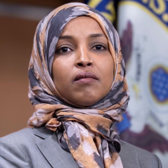 Registran casa de la congresista Ilhan Omar como parte de una investigación penal